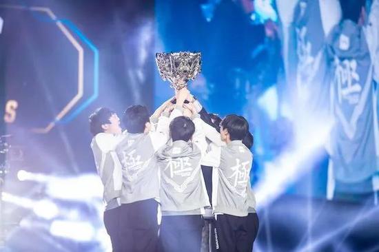 Paper Rex 对阵 Sentinels , Fnatic 将与 Bilibili Gaming 在 Champions 2025 小组赛中相遇