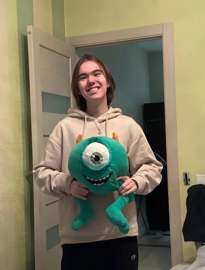 LNG Esports 官方：与团队打野选手 Weiwei 续约成功；