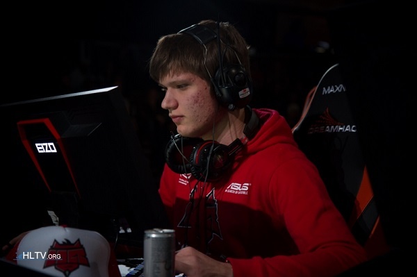 EDG赛后群访 Jiejie：今天线上出的意外太多了，导致局势崩盘